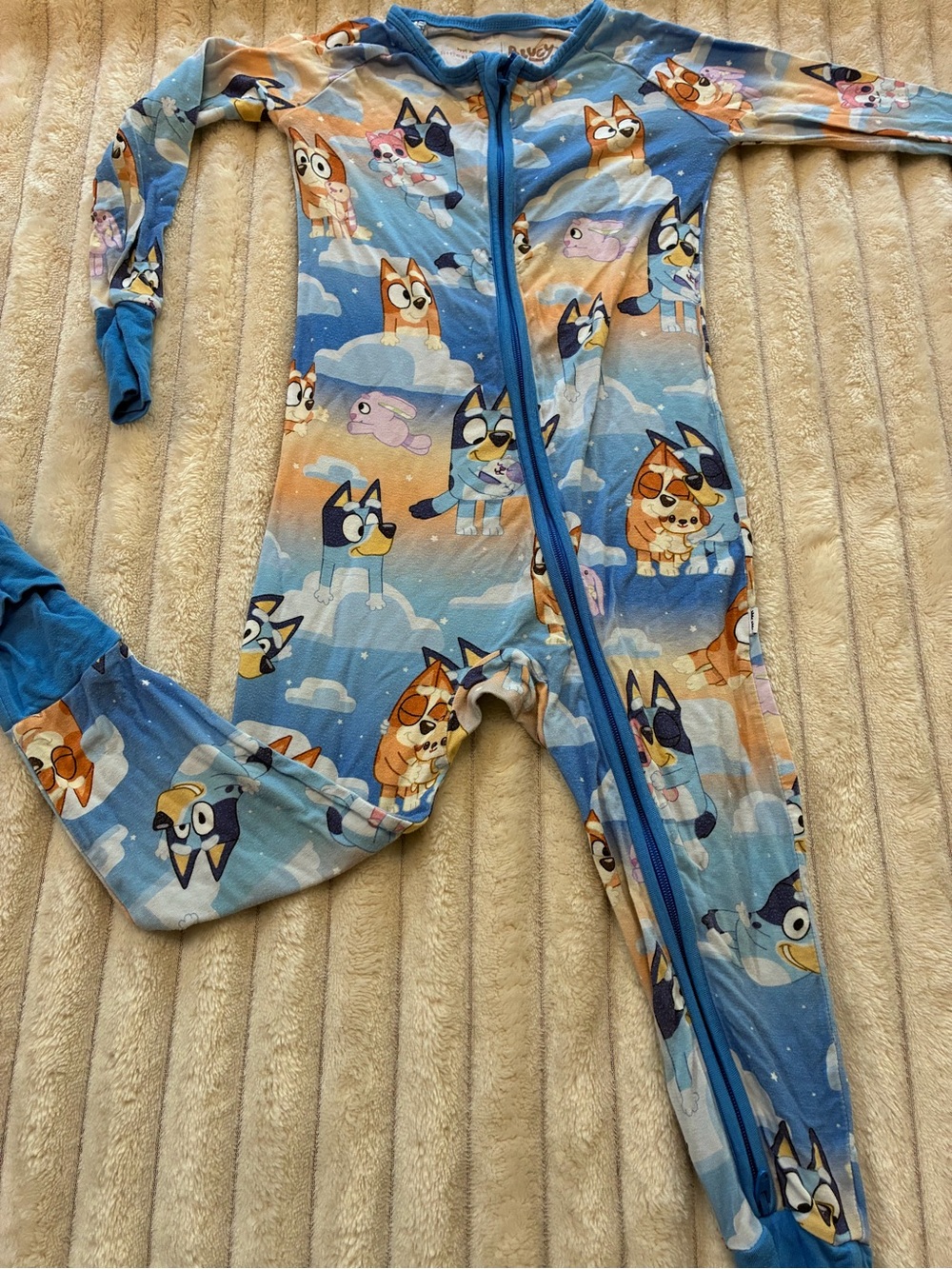 Little Sleepies Bluey Sleepytime Zippy 🌙💙✨
Size 18–24 Months